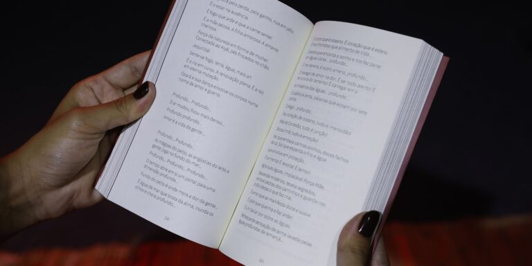 leituraco-com-pe-na-areia:-evento-no-rio-leva-livros-a-praia