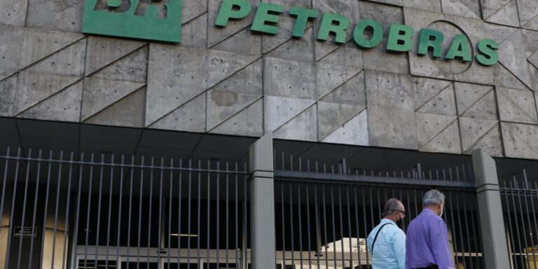 Petrobras aprova adesão a programa para conter alta do diesel petrobras-aprova-adesao-a-programa-para-conter-alta-do-diesel