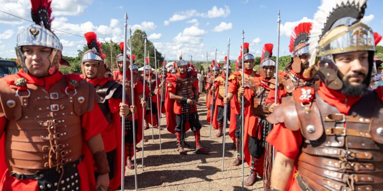 fieis-acompanham-via-sacra-de-sexta-feira-santa-no-distrito-federal