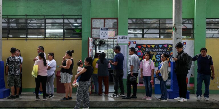 Peru: ultraconservador e esquerda disputam voto a voto para 2º turno peru:-ultraconservador-e-esquerda-disputam-voto-a-voto-para-2o-turno
