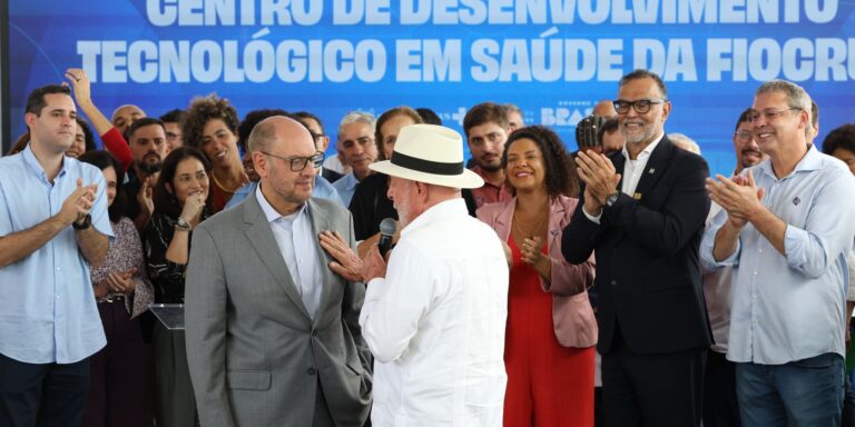 Lula pede que governador do RJ trabalhe para prender milicianos lula-pede-que-governador-do-rj-trabalhe-para-prender-milicianos