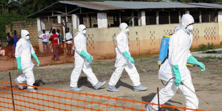 Cruz Vermelha lamenta mortes de voluntários no Congo devido ao Ebola cruz-vermelha-lamenta-mortes-de-voluntarios-no-congo-devido-ao-ebola