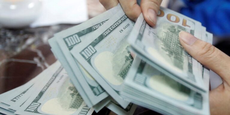 Dólar sobe para R$ 5,06; bolsa cai com IPCA-15 e recuo do petróleo dolar-sobe-para-r$-5,06;-bolsa-cai-com-ipca-15-e-recuo-do-petroleo