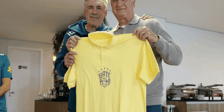 pentacampeao-com-a-selecao,-felipao-e-homenageado-na-granja-comary