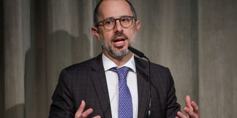 “nao-precisamos-eleger-um-pais-policia-do-mundo”,-diz-ministro-da-cgu