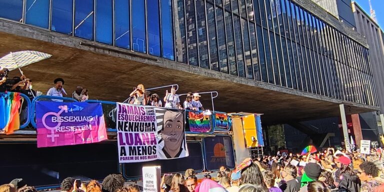Mulheres lésbicas e bissexuais fazem caminhada em SP contra violência mulheres-lesbicas-e-bissexuais-fazem-caminhada-em-sp-contra-violencia