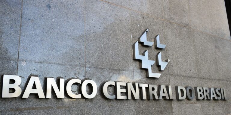 Copom reduz taxa Selic para 14,25% ao ano copom-reduz-taxa-selic-para-14,25%-ao-ano