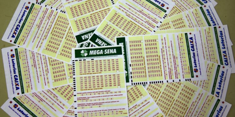 Mega-Sena acumula novamente e prêmio principal vai para R$ 42 milhões mega-sena-acumula-novamente-e-premio-principal-vai-para-r$-42-milhoes