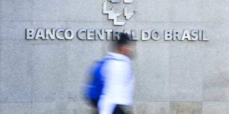 Mercado eleva projeção de inflação e vê Selic em 14% ao ano em 2026 mercado-eleva-projecao-de-inflacao-e-ve-selic-em-14%-ao-ano-em-2026
