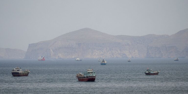 navios-ja-navegam-pelo-estreito-de-ormuz-sob-plano-de-retirada-da-onu