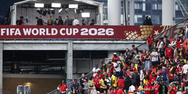 paixao-pelo-futebol-expoe-populacao-a-publicidade-de-bets,-alerta-idec