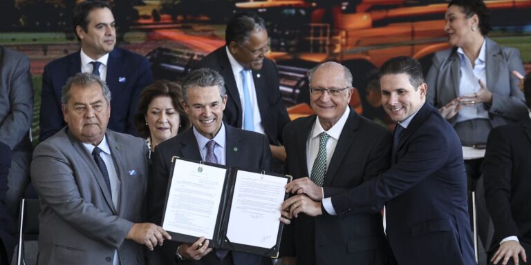 Governo federal lança Plano Safra 2026/2027 de R$ 525,1 bilhões governo-federal-lanca-plano-safra-2026/2027-de-r$-525,1-bilhoes