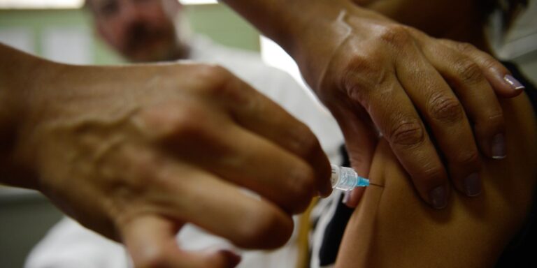 Vacinação de adolescentes de 15 a 19 anos contra o HPV é prorrogada vacinacao-de-adolescentes-de-15-a-19-anos-contra-o-hpv-e-prorrogada