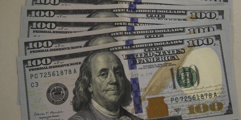 Dólar cai a R$ 5,13, e bolsa recua em dia de ajuste no mercado dolar-cai-a-r$-5,13,-e-bolsa-recua-em-dia-de-ajuste-no-mercado