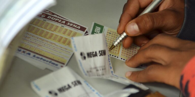 Mega-Sena acumula novamente e prêmio principal vai para R$ 45 milhões mega-sena-acumula-novamente-e-premio-principal-vai-para-r$-45-milhoes