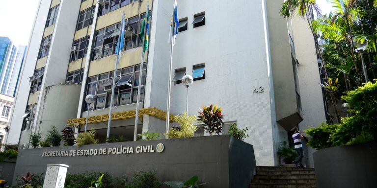 Policial civil é morto com tiro na cabeça na Zona Norte do Rio policial-civil-e-morto-com-tiro-na-cabeca-na-zona-norte-do-rio