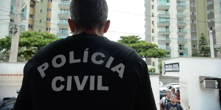 Ônibus são usados como barricadas em duas das principais vias do Rio onibus-sao-usados-como-barricadas-em-duas-das-principais-vias-do-rio