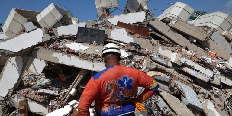 Número de mortos em terremotos na Venezuela passa de 4,8 mil numero-de-mortos-em-terremotos-na-venezuela-passa-de-4,8-mil