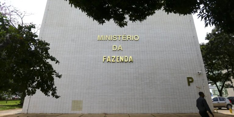 Projeção oficial de inflação sobe para 5,1%, com estouro da meta projecao-oficial-de-inflacao-sobe-para-5,1%,-com-estouro-da-meta