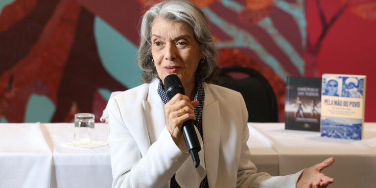 democracia-esta-nas-maos-do-povo,-nao-em-palacios,-diz-carmen-lucia