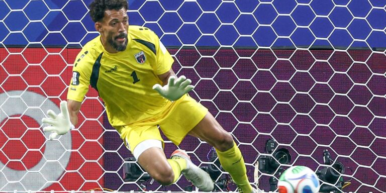 Vozinha, goleiro de Cabo Verde na Copa, acerta com Colo Colo do Chile vozinha,-goleiro-de-cabo-verde-na-copa,-acerta-com-colo-colo-do-chile