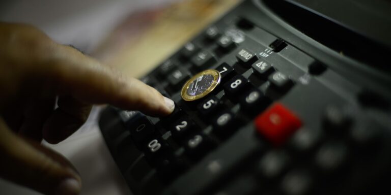 previa-da-inflacao-oficial-fica-em-0,06%-em-julho,-diz-ibge
