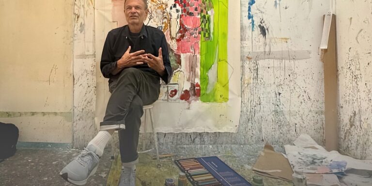 “O Atelier é a casa das dúvidas” fica em cartaz até 21 de agosto no RJ “o-atelier-e-a casa das-duvidas”-fica-em-cartaz-ate-21-de-agosto-no-rj