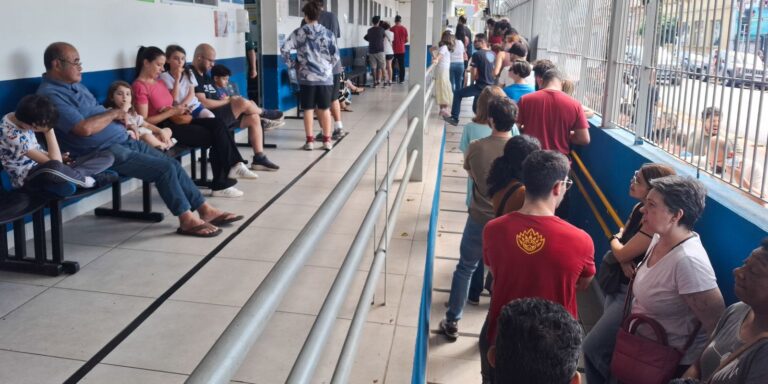 Paulistanos enfrentam filas para tomar vacina contra sarampo paulistanos-enfrentam-filas-para-tomar-vacina-contra-sarampo