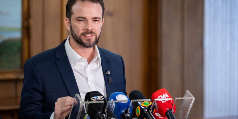 Governo ouvirá empresários para decidir se aplicará lei contra EUA governo-ouvira-empresarios-para-decidir-se-aplicara-lei-contra-eua