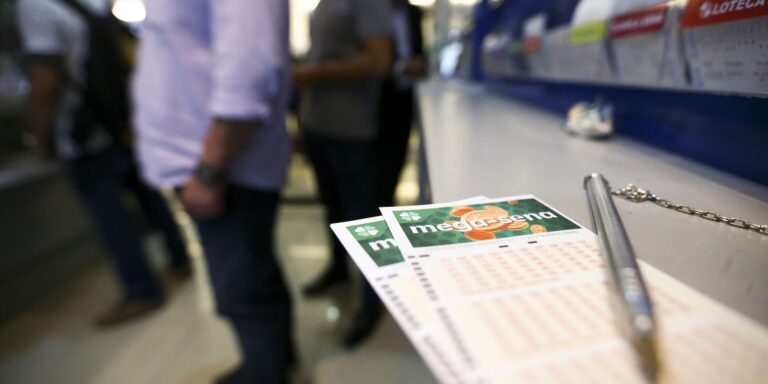 Mega-Sena acumula para R$ 50 milhões; confira os números sorteados mega-sena-acumula-para-r$-50-milhoes;-confira-os-numeros-sorteados