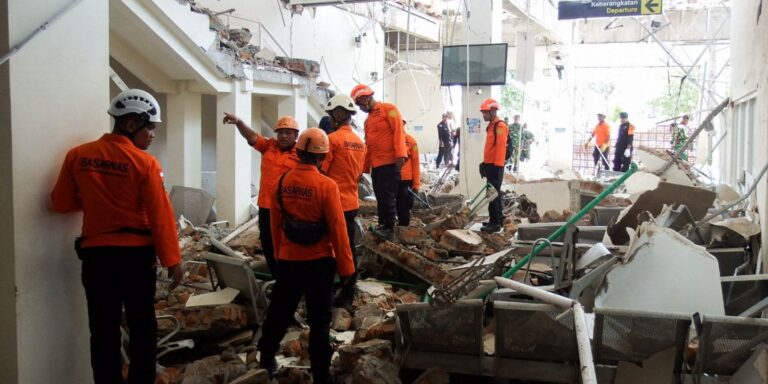 Indonésia: número de mortos no terremoto chega a 100 indonesia:-numero-de-mortos-no-terremoto-chega-a-100