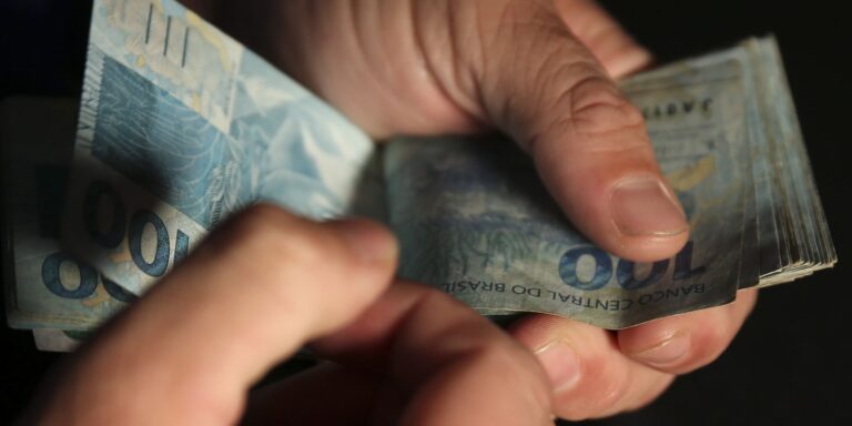 Dívida Pública sobe 0,22% em julho e supera R$ 9,2 trilhões divida-publica-sobe-0,22%-em-julho-e-supera-r$-9,2-trilhoes