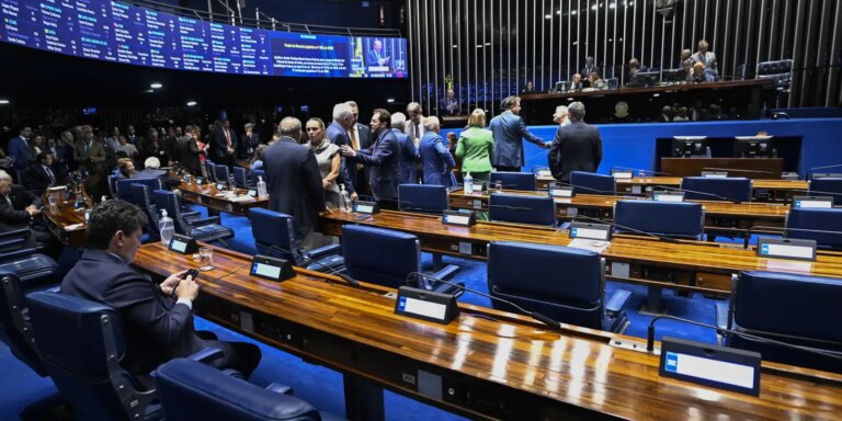 Aziz articula rito especial para levar PEC da escala 6×1 ao plenário aziz-articula-rito-especial-para-levar-pec-da-escala-6×1-ao-plenario