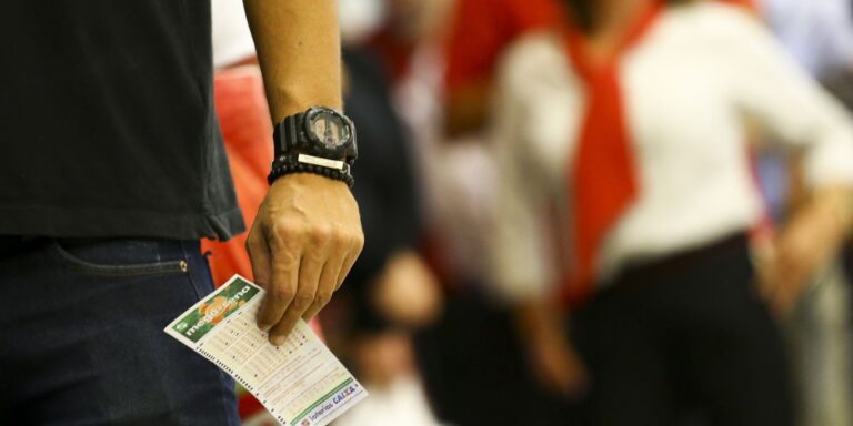 Mega-Sena acumula para R$ 48 milhões; confira os números sorteados mega-sena-acumula-para-r$-48-milhoes;-confira-os-numeros-sorteados