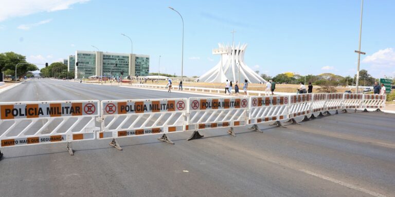 Veja alterações no trânsito de Brasília para desfile do 7 de Setembro veja-alteracoes-no-transito-de-brasilia-para-desfile-do-7-de-setembro