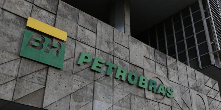 Petrobras batiza primeiro navio a navegar com tripulação 100% feminina petrobras-batiza-primeiro-navio-a-navegar-com-tripulacao-100%-feminina