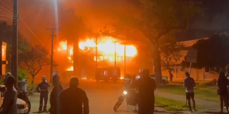 Incêndio causa danos a prédio da Universidade Federal de Pernambuco incendio-causa-danos-a-predio-da-universidade-federal-de-pernambuco
