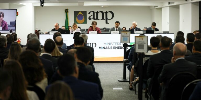 Leilão da ANP arrecada R$ 3 bilhões com a venda de 49 blocos leilao-da-anp-arrecada-r$-3-bilhoes-com-a-venda-de-49-blocos