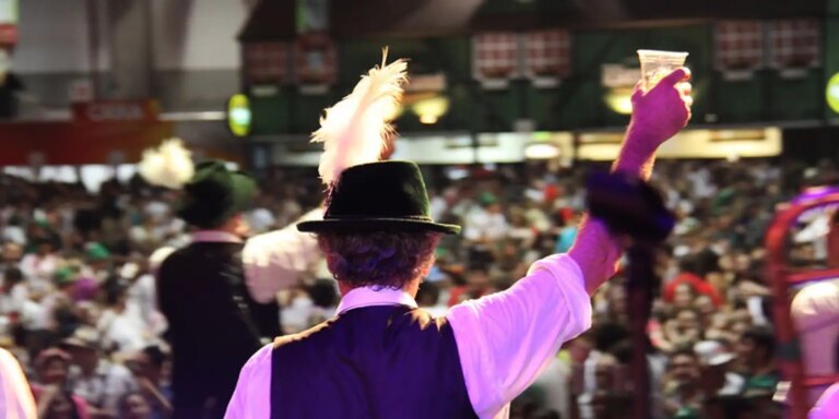Oktoberfest de Blumenau reúne atrações e celebra tradição germânica oktoberfest-de-blumenau-reune-atracoes-e-celebra-tradicao-germanica