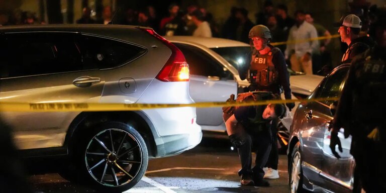 Homem é baleado em Nova York dentro de carro por agentes do ICE homem-e-baleado-em-nova-york-dentro-de-carro-por-agentes-do-ice