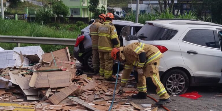 Acidente na BR-393, no RJ, deixa cinco mortos e nove feridos acidente-na-br-393,-no-rj,-deixa-cinco-mortos-e-nove-feridos