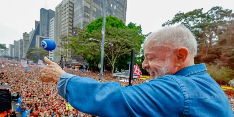Ato pela reeleição de Lula leva milhares à Avenida Paulista ato-pela-reeleicao-de-lula-leva-milhares-a-avenida-paulista