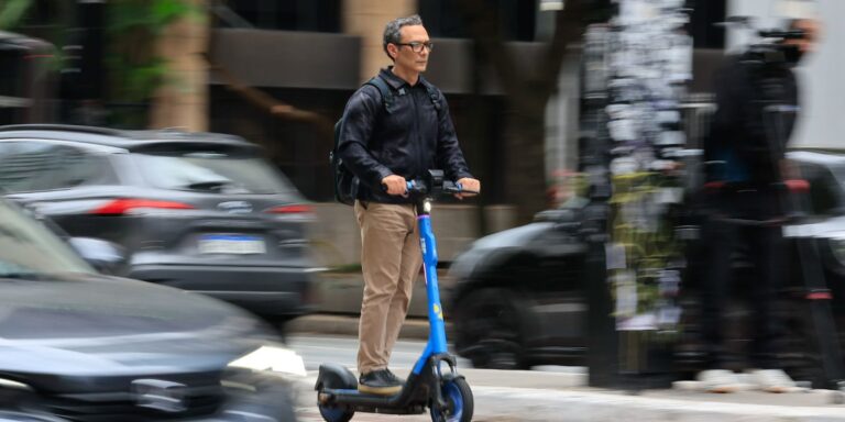 Prefeitura de SP começa a fiscalizar bicicletas e patinetes elétricos prefeitura-de-sp-comeca-a-fiscalizar-bicicletas-e-patinetes-eletricos