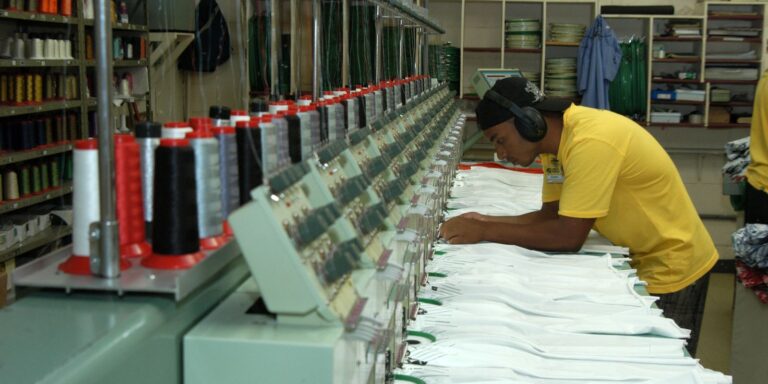 Confiança da indústria sobe em outubro, mas setor segue pessimista confianca-da-industria-sobe-em-outubro,-mas-setor-segue-pessimista