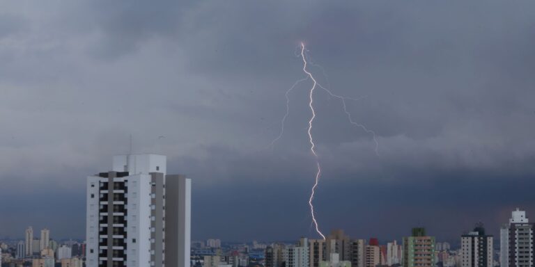 São Paulo terá mais chuvas fortes no fim da tarde desta quinta (15) sao-paulo-tera-mais-chuvas-fortes-no-fim-da-tarde-desta-quinta-(15)
