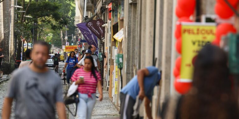 Fim da escala 6×1 traz esperança de mais tempo para família e saúde fim-da-escala-6×1-traz-esperanca-de-mais-tempo-para-familia-e-saude