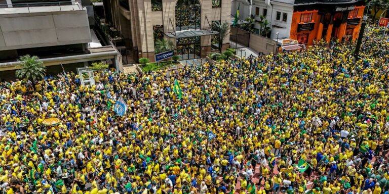 Campanha de Flávio Bolsonaro realiza manifestação na Paulista campanha-de-flavio-bolsonaro-realiza-manifestacao-na-paulista